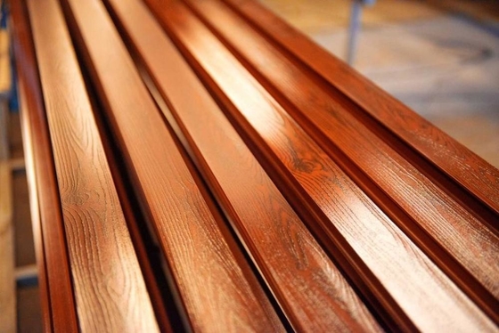 Simil Holz Aluminium Holzkorn Pulver Beschichtung Profil erfüllt internationale Standards