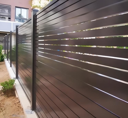 Außengarten-Privatsphäre Zaun mit 6063 Grade Aluminium Horizontale Schieferplatten und Design