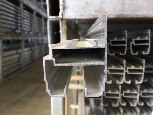 Pulverbeschichtetes Aluminiumprofil für maßgeschneiderte Fenster- und Türlösungen Legierung 6082