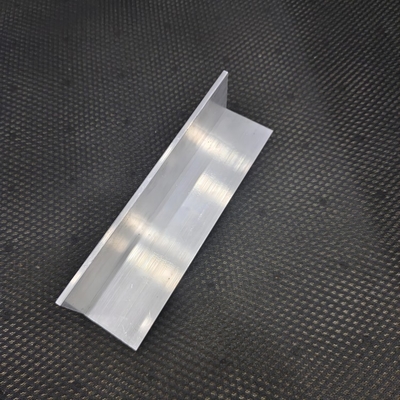 6063 Aluminiumlegierung V-Schlitze Aluminium-Eckprofil für eine langlebige und robuste Struktur