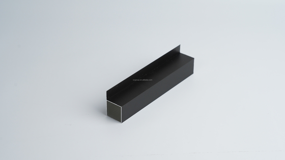 6063 Aluminiumlegierung Strukturprofil Toleranz ±1% Holzkorn 6000-Serie 22-30 Tage