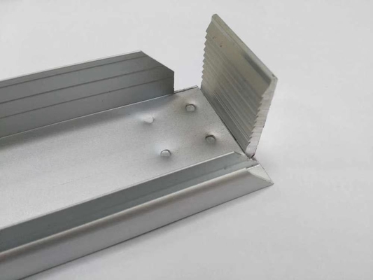 300W Solarpaneeldekorationen Grade 6000 Serie Schwarzer Aluminium Solarrahmen von Shengxin