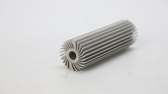 Silberanodisierte Aluminium-Extrusionsprofile für Radiatorblatt Aluminium in individueller Größe