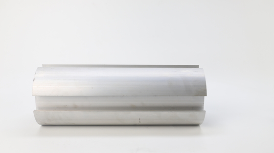 Toleranz ±1% 6063-T5 Profil angepasste Silber-Anodierte Aluminium-Extrusionsprofile intelligente Lichtsäulen