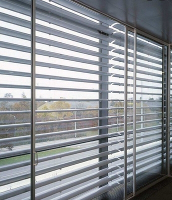 Aluminium-Rollerblind-Pelmets-Extrusionsprofil mit Stanzbohrung von oben