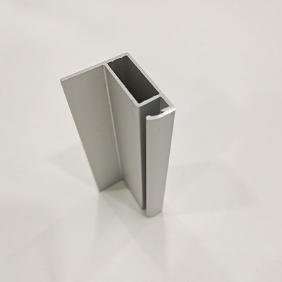 Verarbeitung der Abwicklung von Profilen aus Aluminiumlegierung 6063 auf Balkonplatten