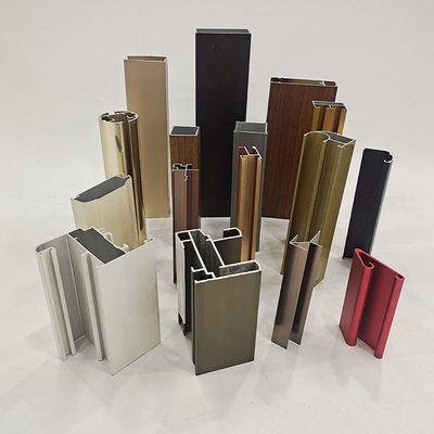 angepasste Fensterrahmen aus Aluminium aus der Serie 6000 mit thermischer Auflösung
