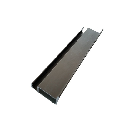 Präzisionsschneiden von Aluminiumprofil-Abschnitten für modernes Fenster- und Türdesign