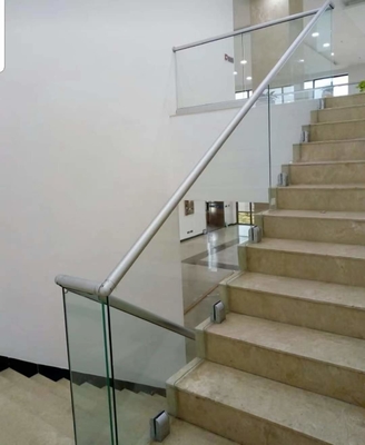 Extrudiertes Aluminium-U-Kanalprofil für Balkonbalustrade ohne Rahmen aus Glas von Shengxin
