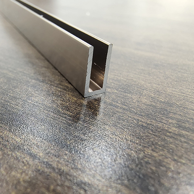 Bodenbefestigung angepasste Aluminium-U-Kanal-Glasgeländer für Gestelllose Design
