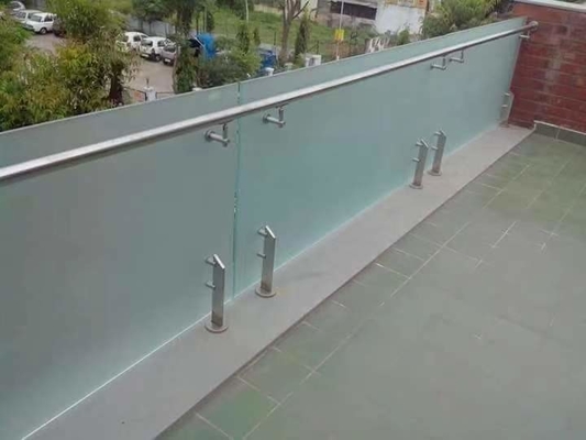 Bodenbefestigung angepasste Aluminium-U-Kanal-Glasgeländer für Gestelllose Design