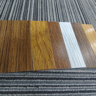 Custom Türen und Fensterrahmen Aluminium Profil für Holzkornzaun erfüllen GB Standard