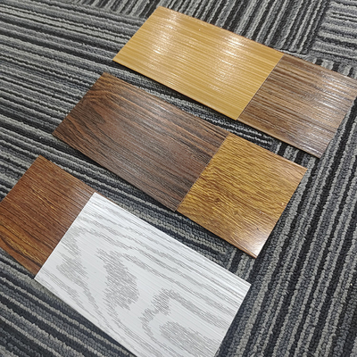Custom Türen und Fensterrahmen Aluminium Profil für Holzkornzaun erfüllen GB Standard