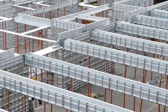 Aluminiumformsystem und Säulen mit Profilen mit einer Dicke von 0,8 mm bis 2,0 mm