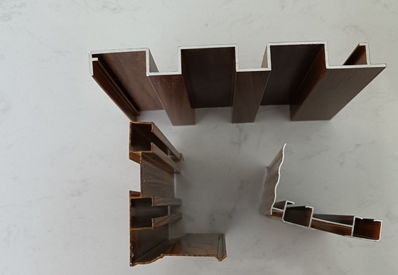ALUMINIUM-Rahmen für Fenster Holzkorn Aluminiumprofil produzieren Top-Rahmen