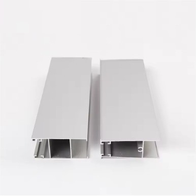 Schweißverarbeitung von Quadratprofilen aus Aluminium für Türen und Fenster in Kamerun