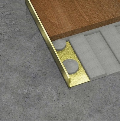 Aluminium-Tafel-Schnitt-Ecke mit tiefgehendem Prozess-Punching-Bohrverfahren Präzisionsschneiden CNC