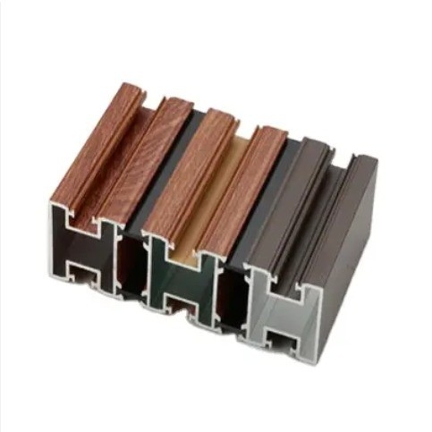 Aluminiumprofile für Glastüren mit Holzkorntransformern in individuellen Größen und Designs