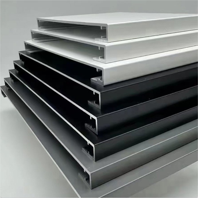 Aluminium Extrusion mit Türrahmen und GB5237-2008 Norm für Präzisionsschneiden CNC
